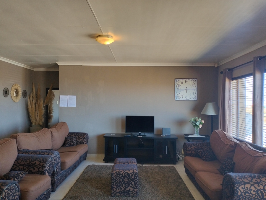 To Let 3 Bedroom Property for Rent in Wavecrest Eastern Cape